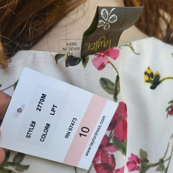 🔥SOLD🔥 🆕️🌺TAYLOR🌺 Women's Short Sleeve Floral Surplice Dress💃 - Picture 8 of 14